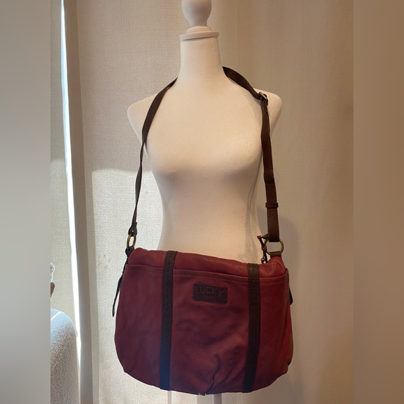 Lucky brand brown/burgundy shoulder satchel bag with stripped colored lining - Picture 6 of 12